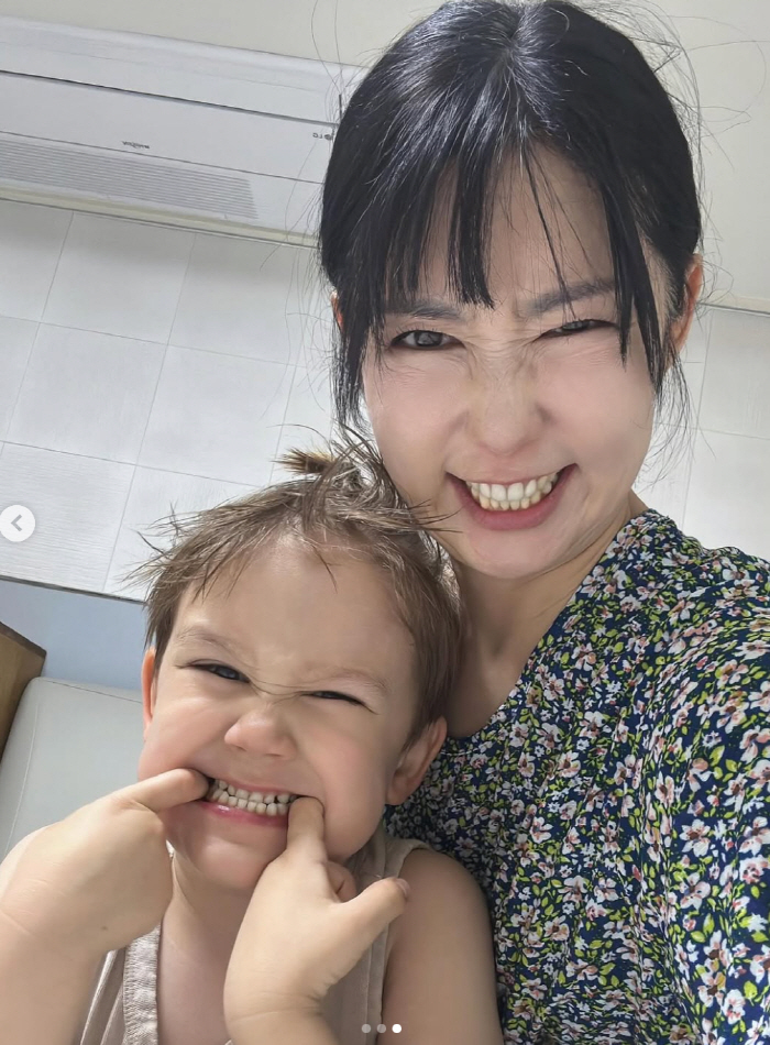 Sayuri, the reason why I became a voluntary single mother. I have to take responsibility for my life, so I don't have any victims or perpetrators