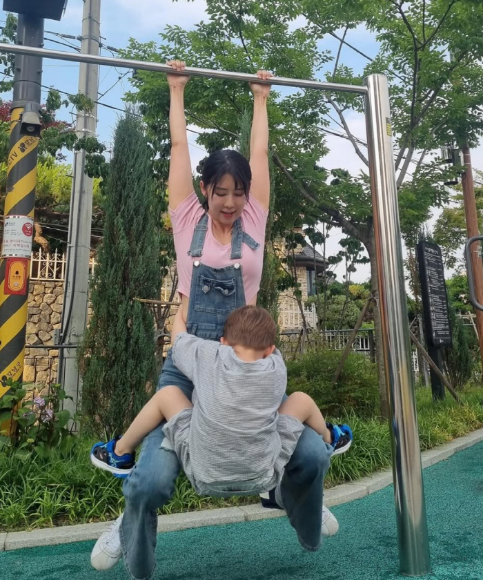 Sayuri, the reason why I became a voluntary single mother. I have to take responsibility for my life, so I don't have any victims or perpetrators