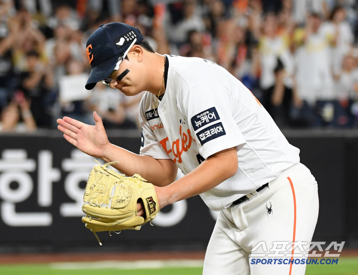 Thank you Finisher Kim Seo-hyun, who saved by one point, gave all the balls to catcher Lee Jae-won