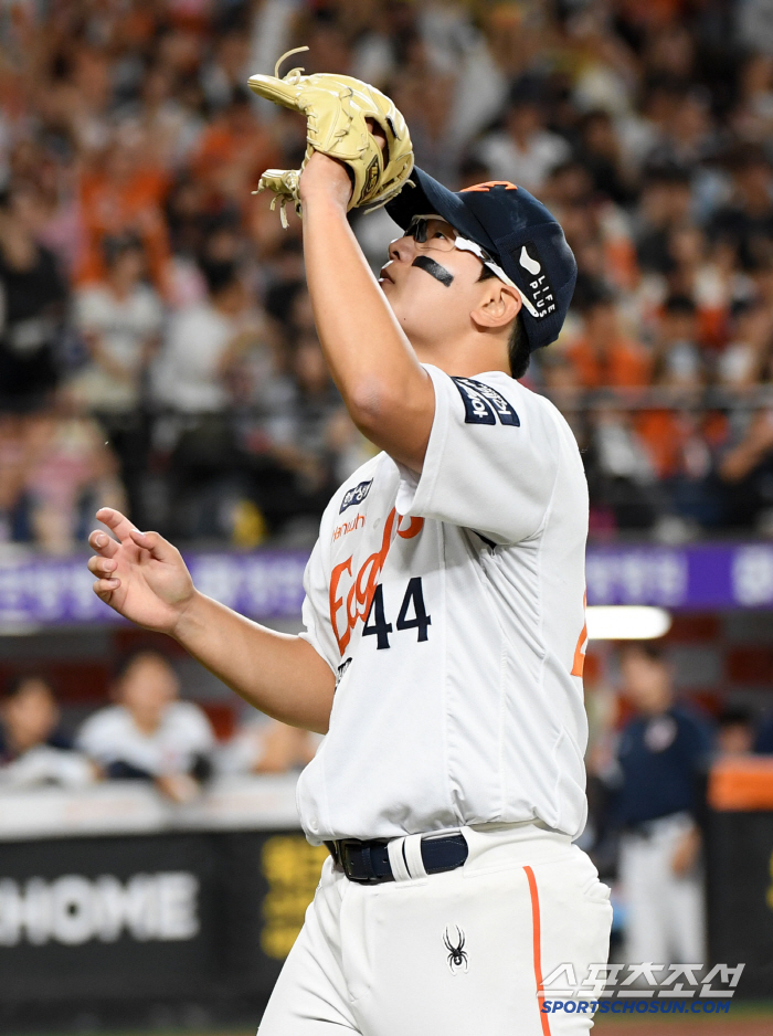 Thank you Finisher Kim Seo-hyun, who saved by one point, gave all the balls to catcher Lee Jae-won