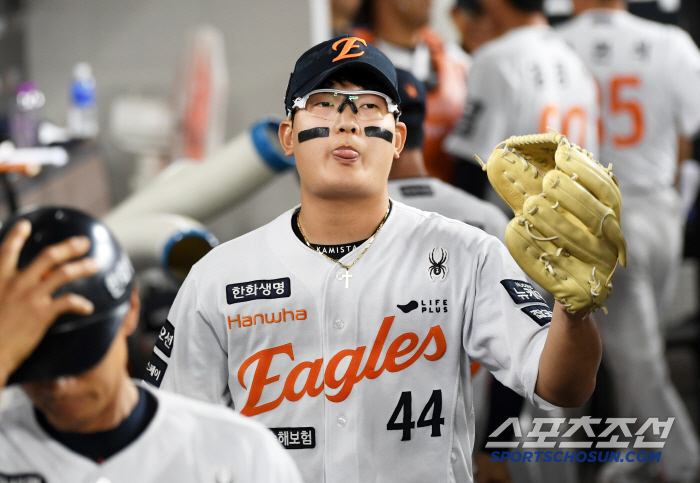 Thank you Finisher Kim Seo-hyun, who saved by one point, gave all the balls to catcher Lee Jae-won