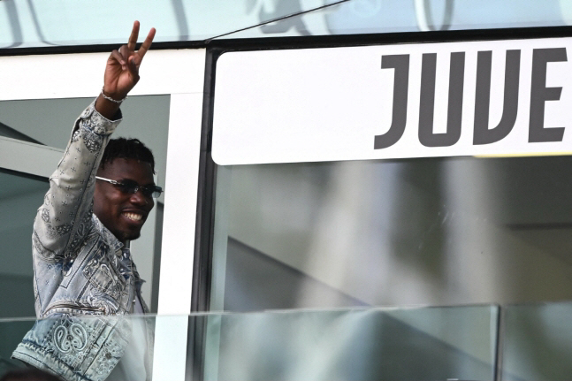 Best friend Lingard Sorry Non-official BBC → HERE WE GO again...Pogba signs two-year contract for Monaco → Fati from Barca, motive to join League 1