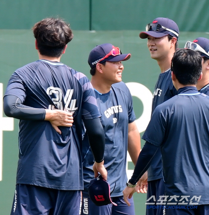 First-team call-up Yoon Sung-bin's 159km back smashing, poor Kim Won-joong, how sick was he? 