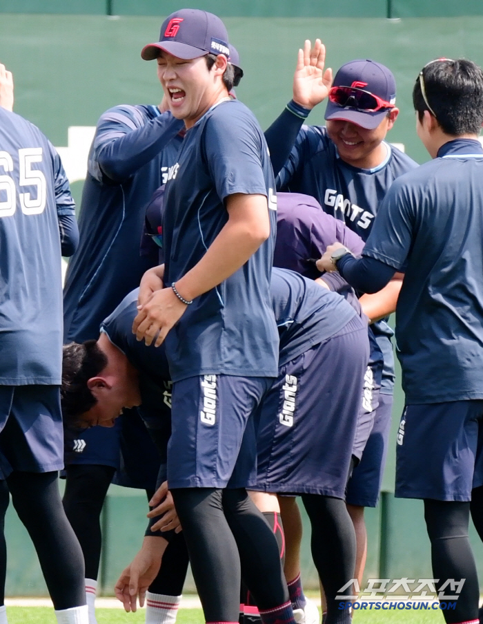 First-team call-up Yoon Sung-bin's 159km back smashing, poor Kim Won-joong, how sick was he?