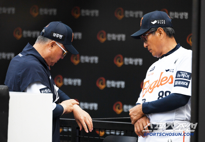 Hanwha recruits a player who defends center field among temporary replacements for Floral with a six-week gap