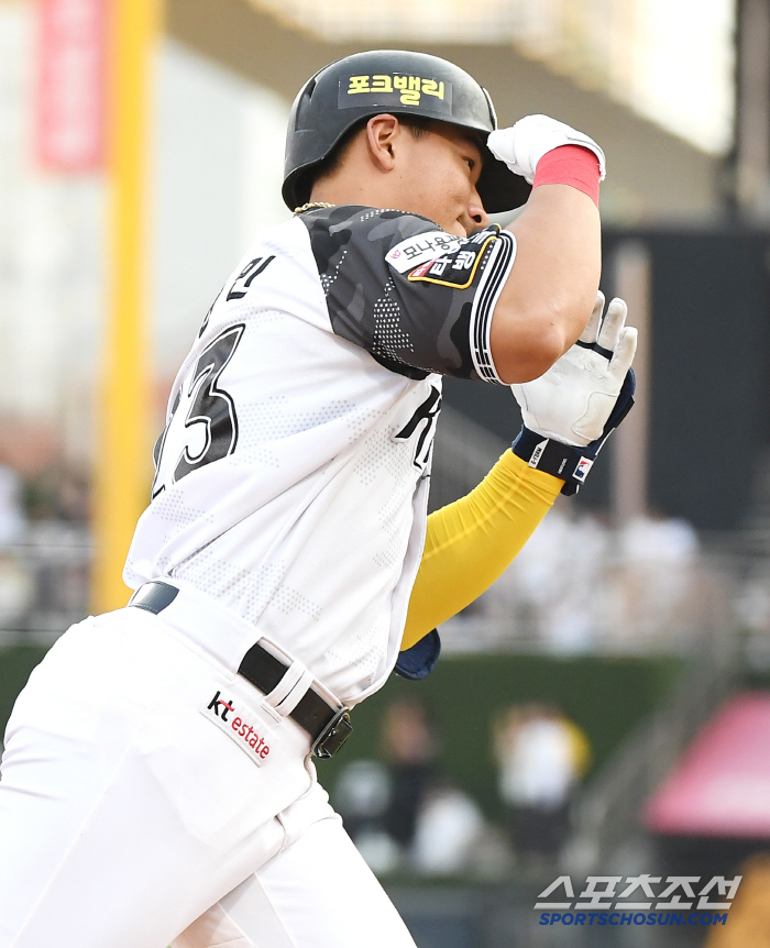 He looks like a Latin American foreign hitter  The Korean version of Stanton, Hanwha, which even the veteran head coach admired, will also have a second-tier home run king