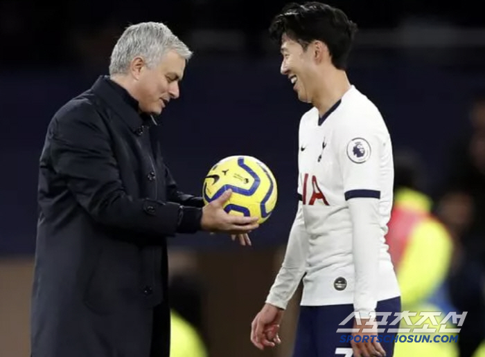 Hey SON, let's work with me. Special One's special plan, Son Heung-min, stepped up to recruit him