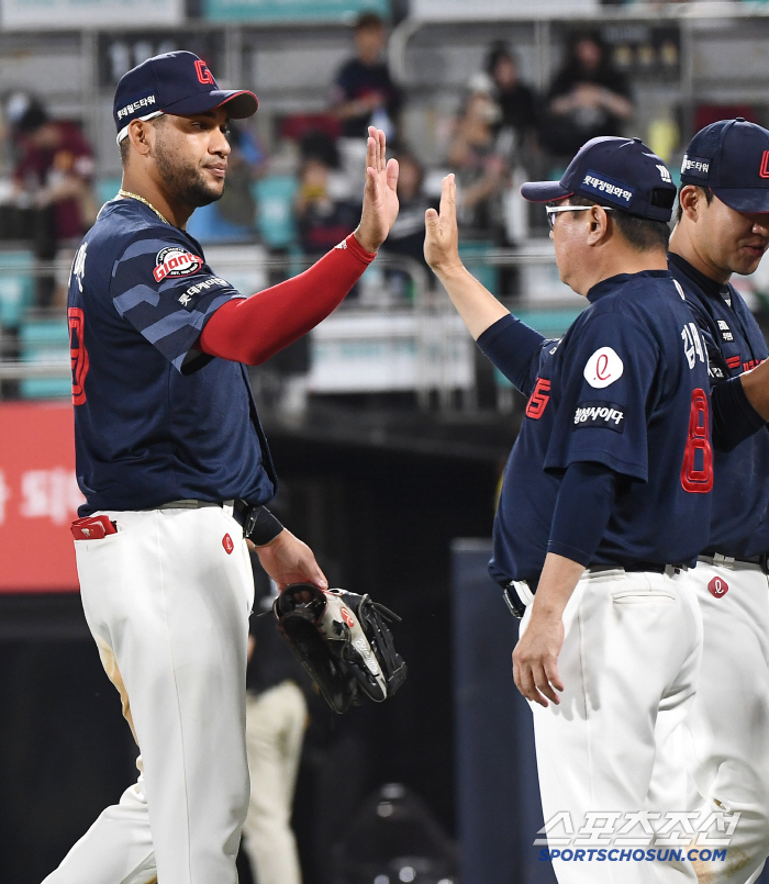 Is it true that the batting average of 0.538 in June is for real? The KBO record holder has 205 hits this year