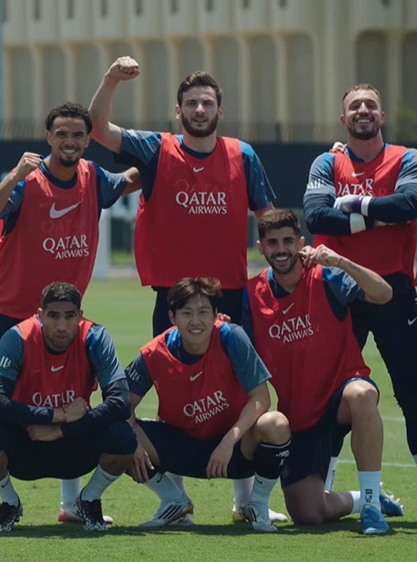 Is Lee Kangin the king of steel? Sooner or later, fly away and train for PSG team...After winning our own mini game, we have a real smile