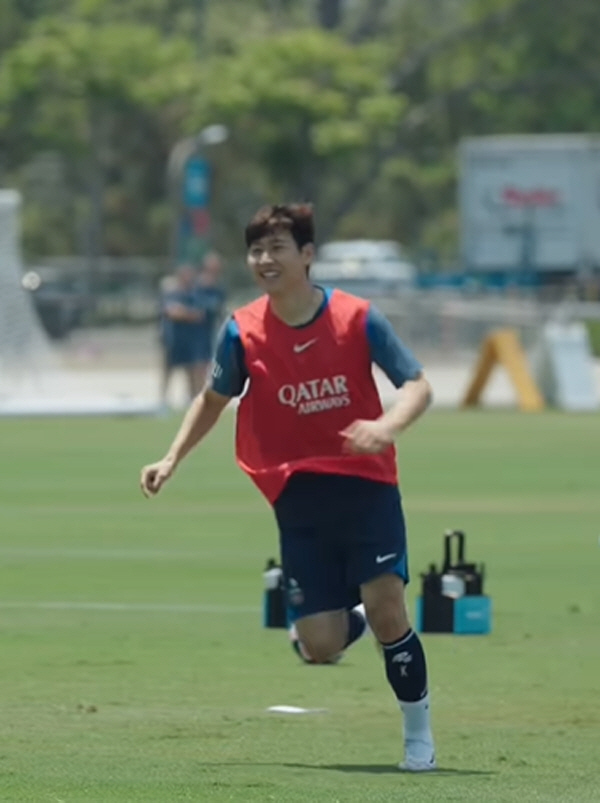 Is Lee Kangin the king of steel? Sooner or later, fly away and train for PSG team...After winning our own mini game, we have a real smile