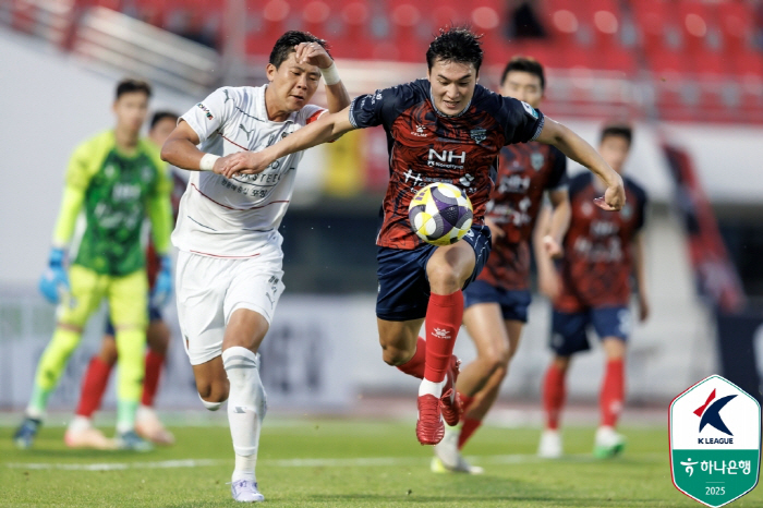  A natural enemy is a natural enemy Gimcheon, Lee Dong-joon won 1-0 over Pohang with the winning goal...5 consecutive wins against Pohang  4th place jump in the league