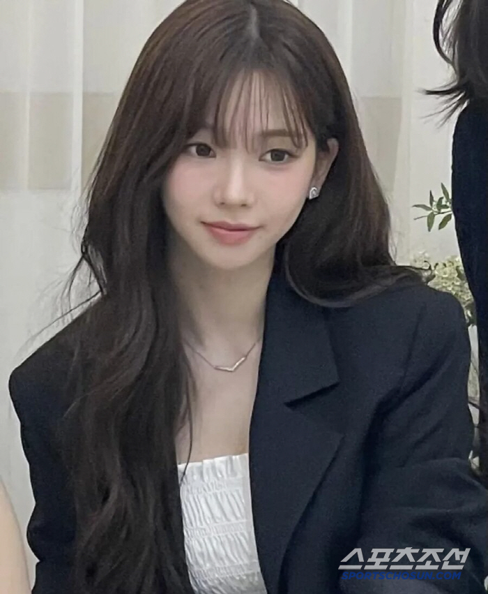 Aespa's Karina Attends Sister's Wedding, Captivates Guests with Elegant Look and Kindness