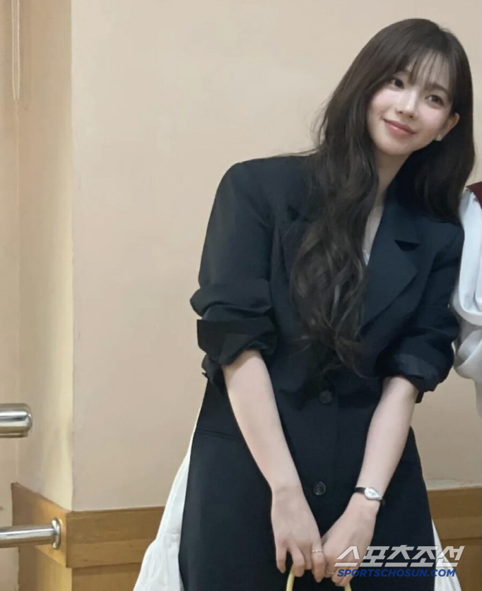 Aespa's Karina Attends Sister's Wedding, Captivates Guests with Elegant Look and Kindness