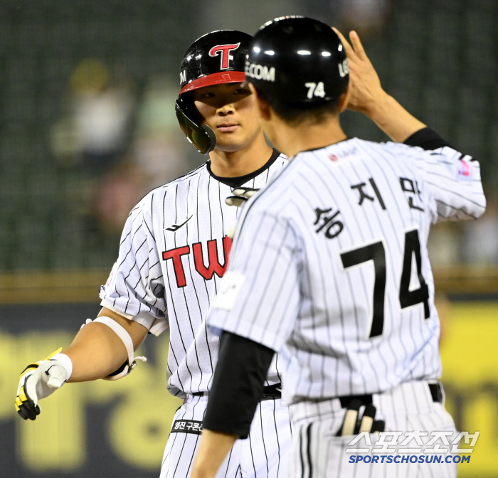 LG, come on! Just before the all-out match against Hanwha, Lee Young-bin was replaced with Lee Young-bin in the first inning of flank pain during Austin class-out training. 