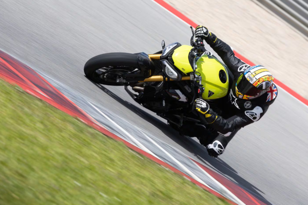  Triumph speed triple 1200RX..The circuit is also excellent in cost-effectiveness of 20 million won