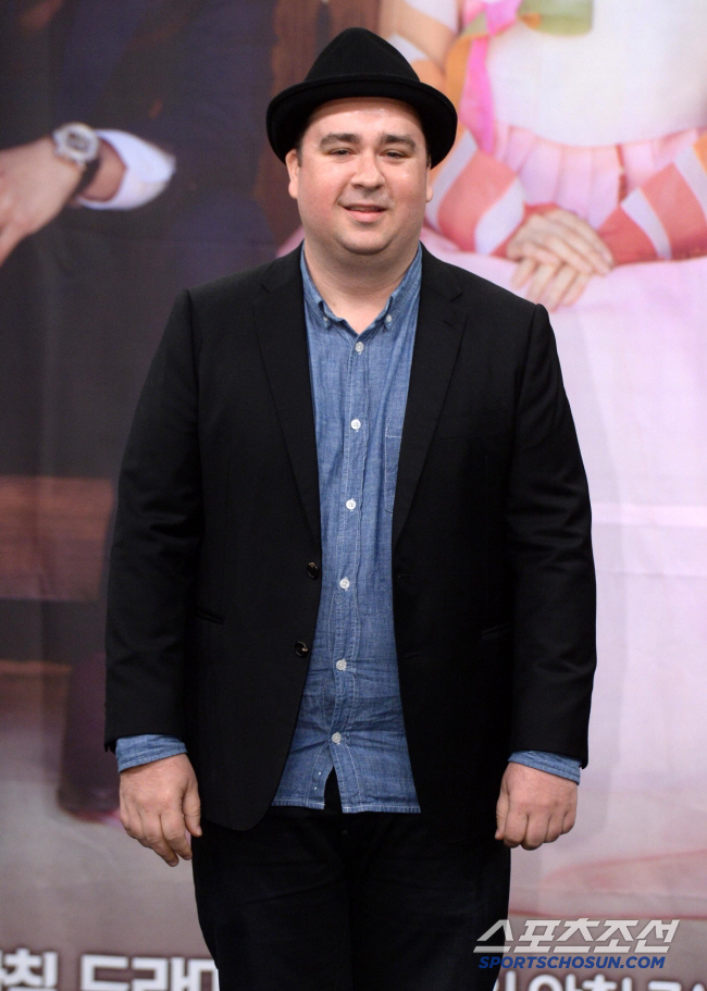 Sam Hammington Questions Need for English Education in Korea