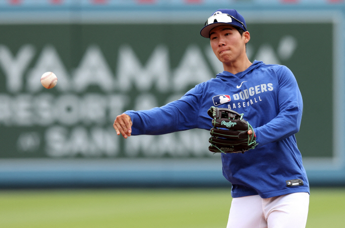 Super awesome! MLB is pushing for Hyesung as an all-star! LAD Kim Hye-sung selected 12 candidates for the Major League All-Star. A dream (★) will come true