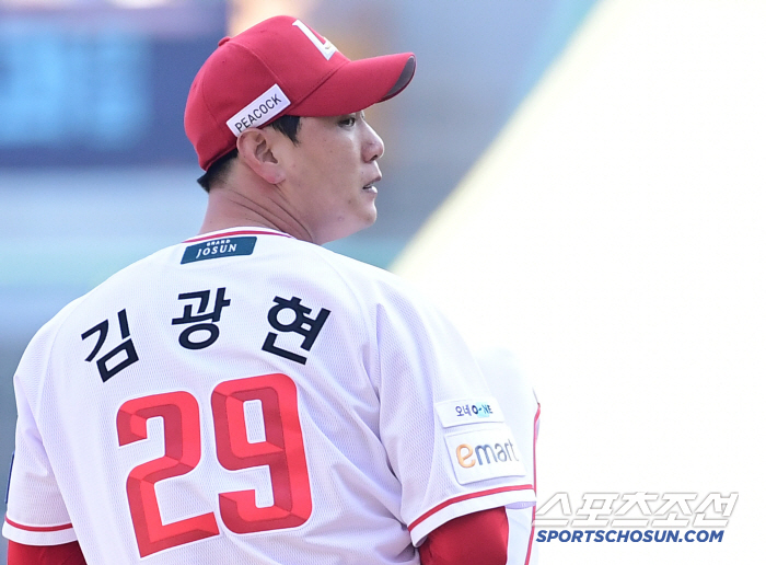 Throw it with pressure! Lee Sung-yong's special name, Kim Kwang-hyun's shoulders are heavy → SSG, Choo Shin-soo's retirement ceremony is the origin of the festival