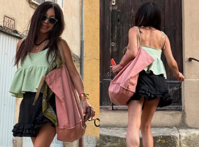 62-year-old Hwang Shin-hye, European string sleeveless  mini skirt..Legendary young look