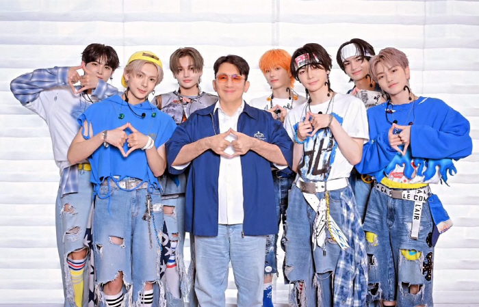 Bang Sihyuk's face is smaller than an idol..How you've become slim