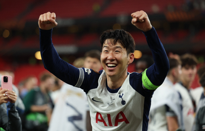 Captain Son Heung-min finally reunites with Mourinho → Vice-captain Romero and Tottenham are reeling from the competition to recruit Real ATM