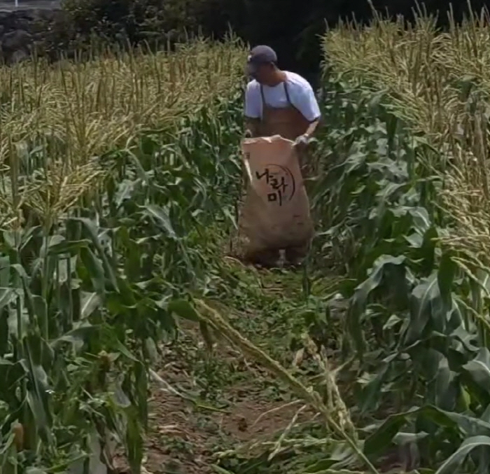 Cool Lee Jae-hoon, What's Up With KRW 12,000 An Hourly…51-year-old turned sexy farmer 