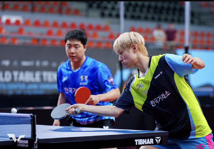 Doubles Korea! Lim Jong-hoon X Oh Jun-sung, Kim Na-young X Yoo Han-najo, and Jong-hoon X Kim Na-young, who are both in the men's and women's doubles finals. 