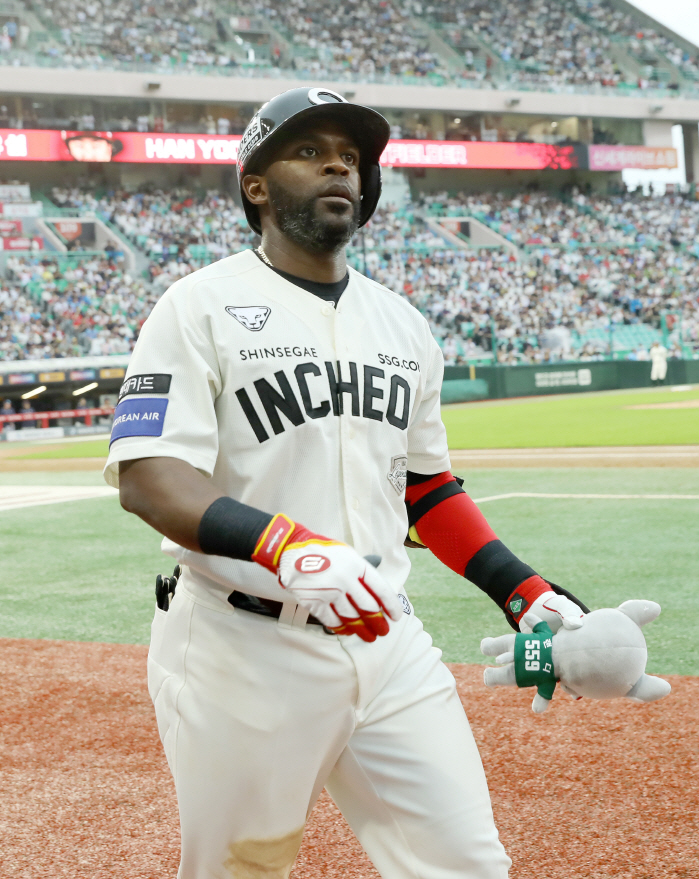 I felt sorry for him. Injury gap on the 52nd → First home run since returning! The truth conveyed by the batting king and foreigners 