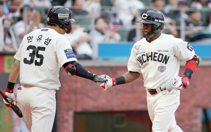 I felt sorry for him. Injury gap on the 52nd → First home run since returning! The truth conveyed by the batting king and foreigners 