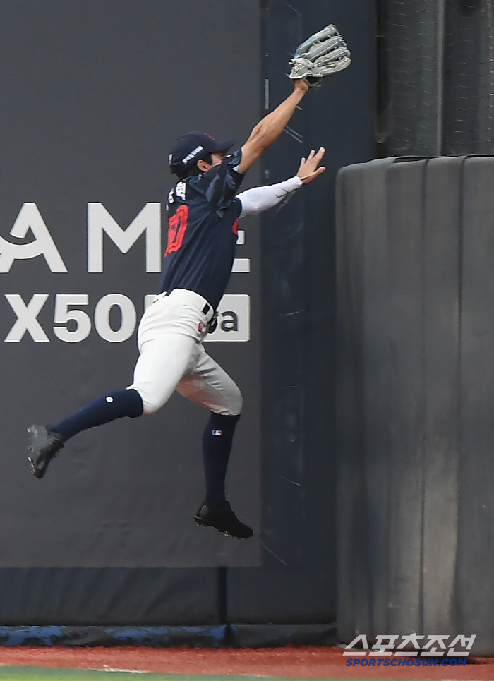 I like first pitch, and the on-base percentage is 0.317, but the leadoff? Lotte's choice in the injured ward → Director Kim Tae-hyung's concerns 