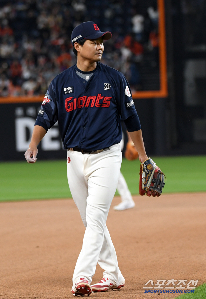 I like first pitch, and the on-base percentage is 0.317, but the leadoff? Lotte's choice in the injured ward → Director Kim Tae-hyung's concerns 