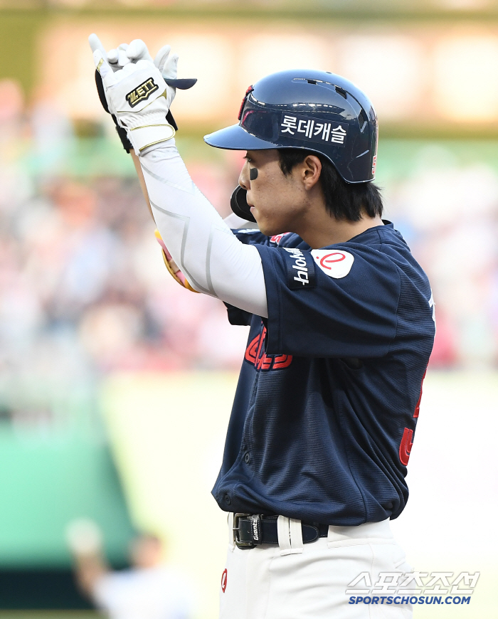 I like first pitch, and the on-base percentage is 0.317, but the leadoff? Lotte's choice in the injured ward → Director Kim Tae-hyung's concerns 