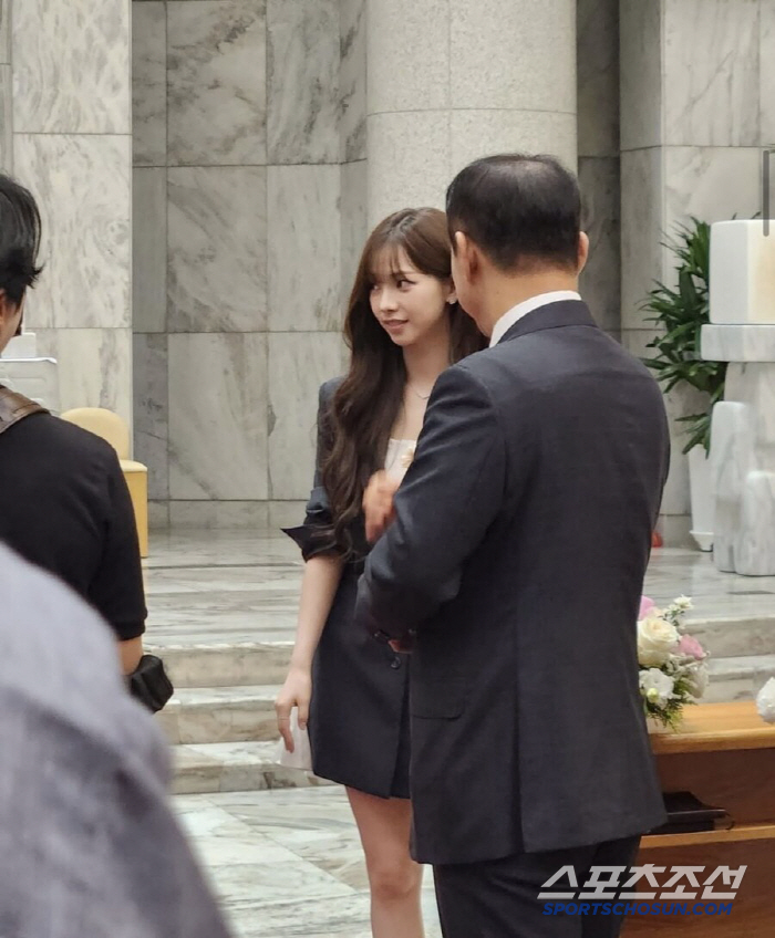 Innocent Karina, the wedding is here! the best sister ever to attend her sister's wedding