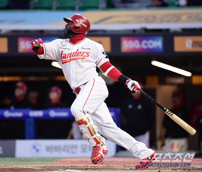 It's finally been 81 days! A shot that caused Incheon to go crazy in the rain...Herredia launches her first home run in two weeks after returning from injury 