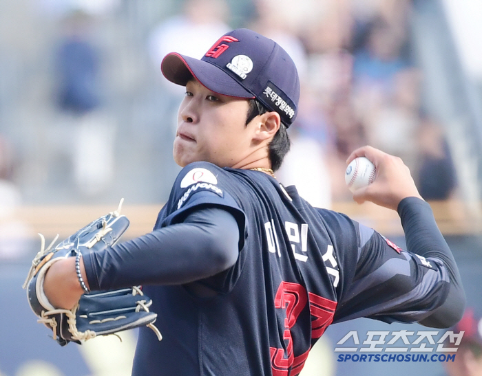 native 155km banging → KK with the bases loaded! Lotte's Lee Min-seok failed to stop the heavy rain...Traditional Korean Busan man is growing up well. 