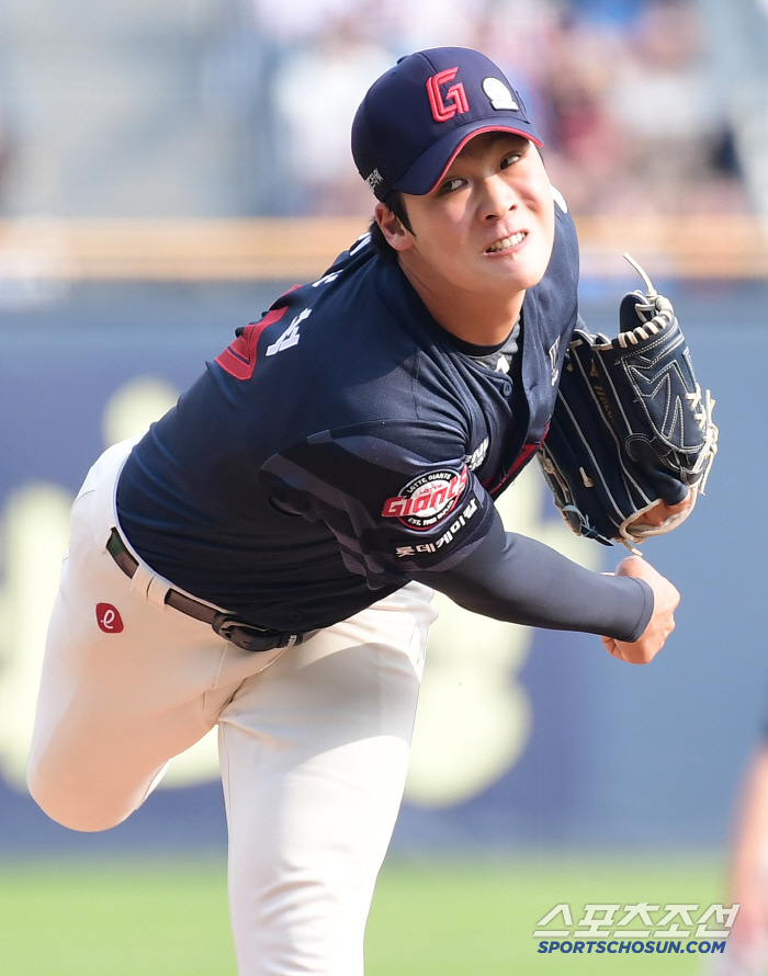 native 155km banging → KK with the bases loaded! Lotte's Lee Min-seok failed to stop the heavy rain...Traditional Korean Busan man is growing up well. 