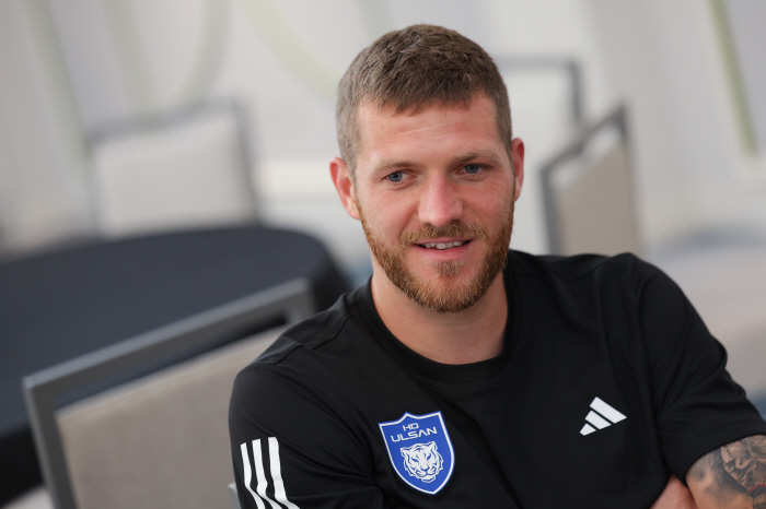  The reason why the relationship is 191cm strong Trojac and Seol Young-woo 66 times...The opportunity to score in 90 minutes is on the way. Three-back center, club World Cup debut