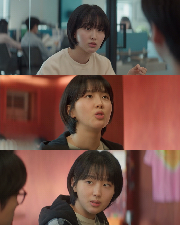 Our movie Kim Eun-bi draws attention from the first appearance...exuding a positive presence