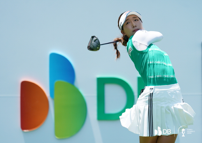 Will Lee Dong-eun's era be opened now? The national title queen's splendid coronation ceremony