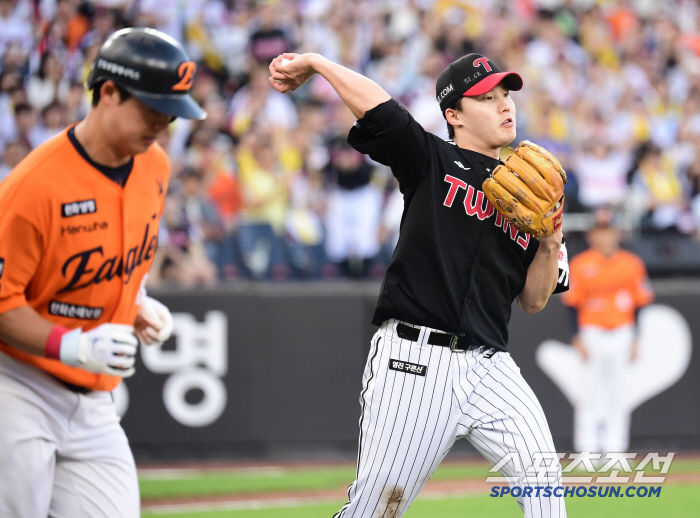 You're using it, right? First round KS starter Lim Chan-kyu? The head coach didn't even hesitate for a second. The more you analyze it, the more twisted it gets. Like Benjamin...