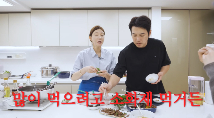 Cha Ye-ryeon, you're this skinny..I take digestive medicine to eat a lot. I don't eat news