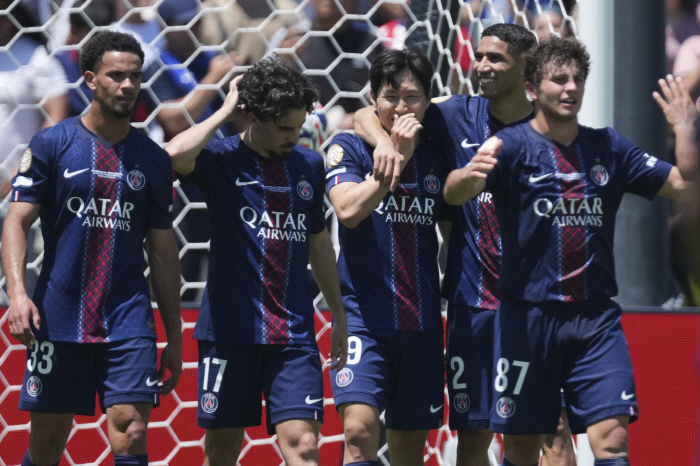 Director Enrique's farewell gift? PSG Lee Kang-in is the first Korean to score a PK goal at the Club World Cup, and a kicker appeared after a substitution. Consideration before the sale