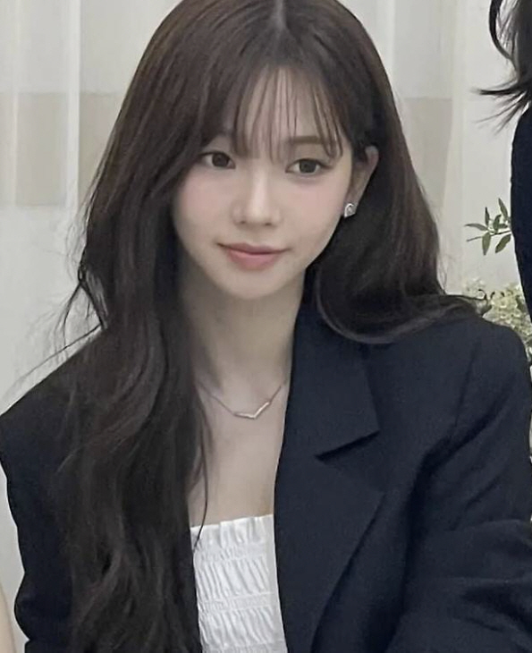 Espa Karina, you're wrong with your outfit...That's why a pretty sister's wedding guest... 