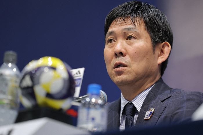 I don't care about Korea. The coach's crazy confidence, winning the World Cup? a fully feasible goal