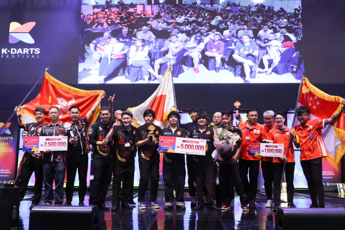  It's KBang Jun-sik, chairman of the Korea Soft Darts Association, aims at the world of trot ahead of the 2025 K-Darts Festival