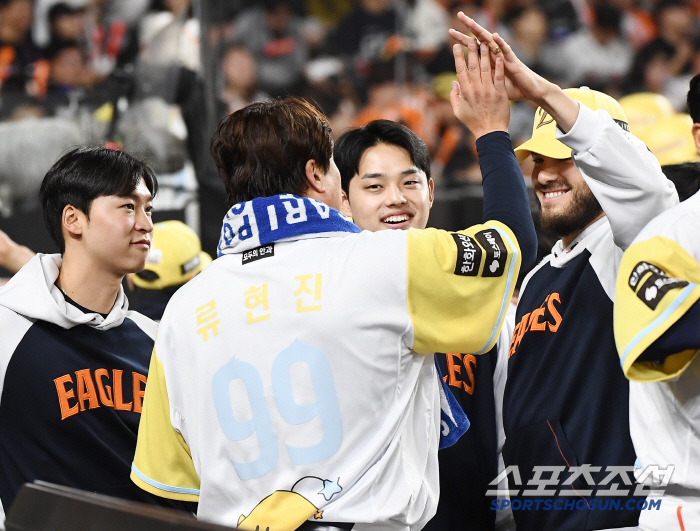 Is it a team that was 14 starters? What happened in a year...You can't tell without Ryu Hyunjin