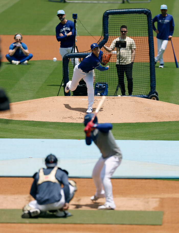 Ohtani, what was the rush? Before returning to the mound, he caught it. I had a normal pitching job, and last year was abnormal