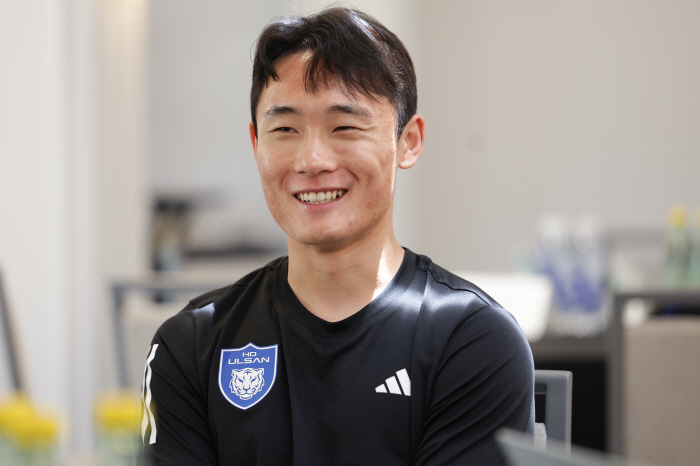  Myungkwan gets angry. Wingback Experiment Um Won-sang, all concerned about losing points...I am so tired I could die. an all-weather attack → the sorrows of the defense