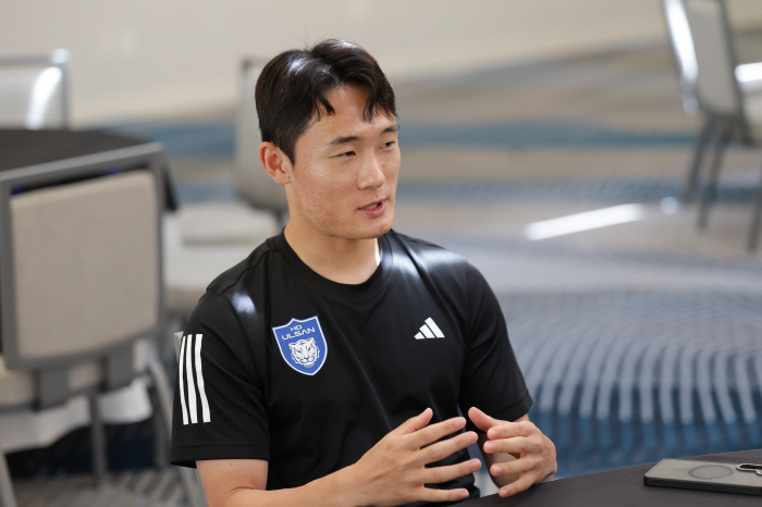 Myungkwan gets angry. Wingback Experiment Um Won-sang, all concerned about losing points...I am so tired I could die. an all-weather attack → the sorrows of the defense