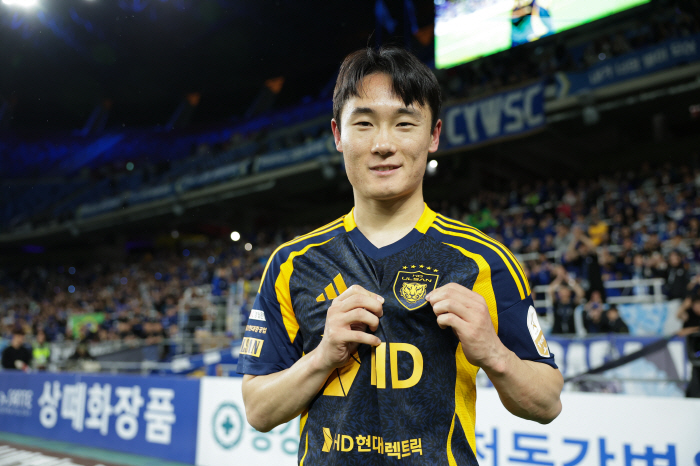 Myungkwan gets angry. Wingback Experiment Um Won-sang, all concerned about losing points...I am so tired I could die. an all-weather attack → the sorrows of the defense